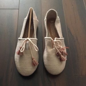 Brand New TOMS Women’s Kelli Flats in Rose Gold
